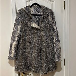 Custo Barcelona Jacket with hood EUC
Bust: 20 inches
Length: 31 inches